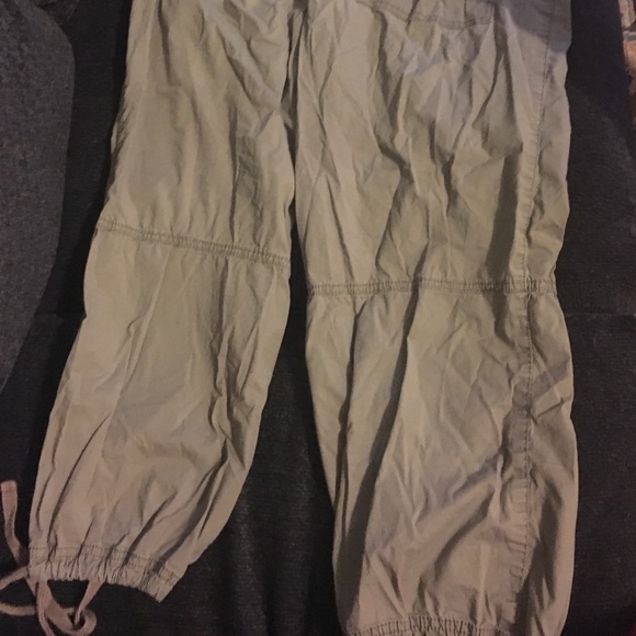 Guess capris - Picture 2 of 3